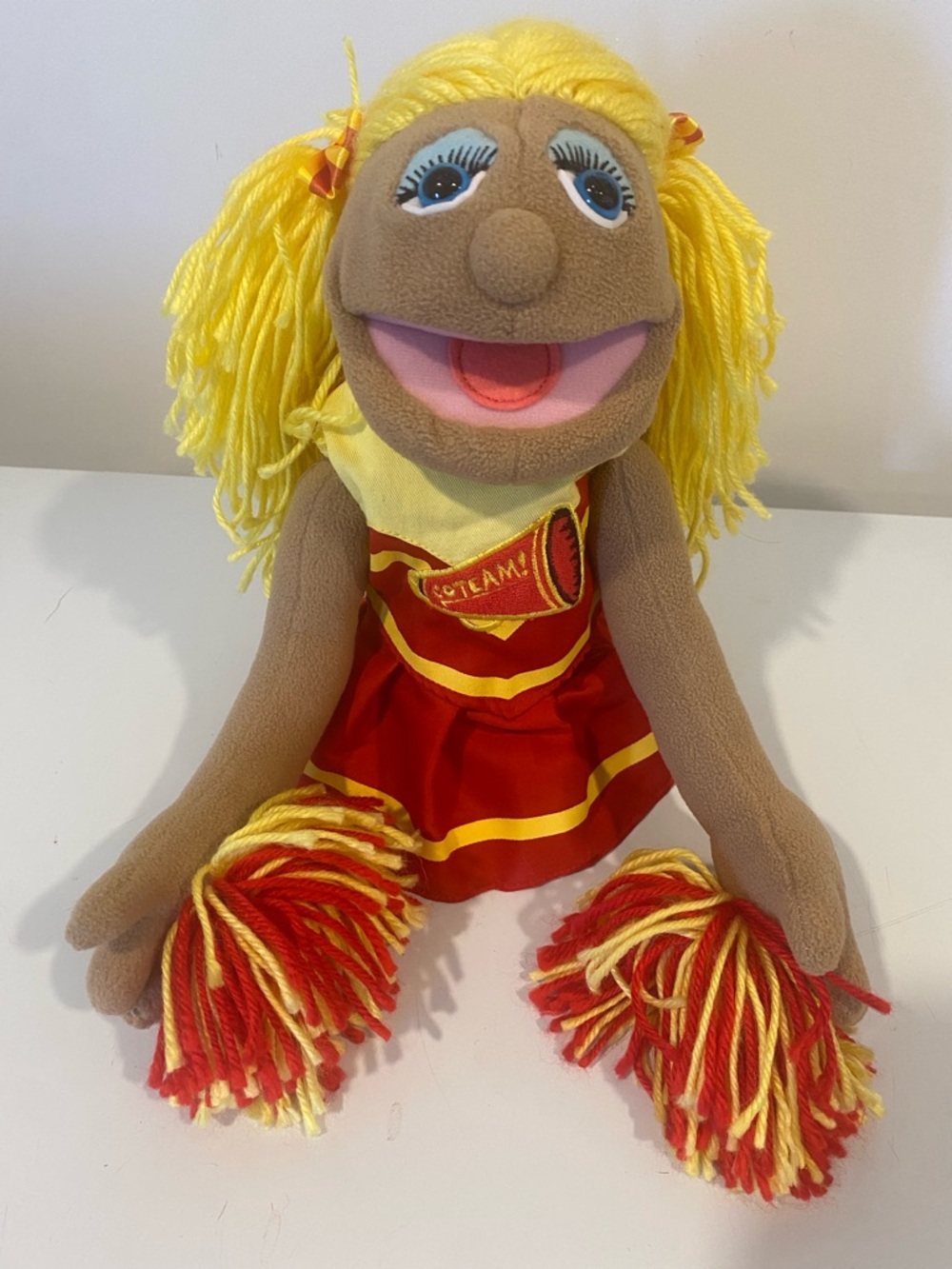 Melissa & Doug Cheerleader Hand Puppet Blonde Girl w/ Rod Red Yellow SML Stacy